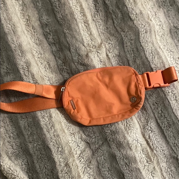 lululemon athletica Handbags - Lululemon belt bag